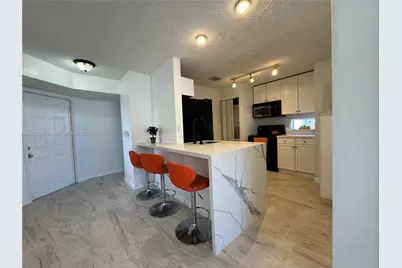 8630 SW 3rd St #101, Pembroke Pines, FL 33025 - Photo 2