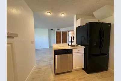 8630 SW 3rd St #101, Pembroke Pines, FL 33025 - Photo 10