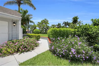 6879 Palm Grove Ct, Palm Beach Gardens, FL 33418 - Photo 2