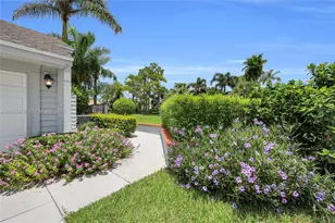 6879 Palm Grove Ct, Palm Beach Gardens, FL 33418 - Photo 2