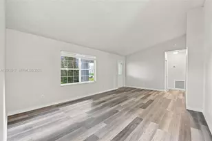 1617 SW Hampshire Ln, Port Saint Lucie, FL 34953 - Photo 4