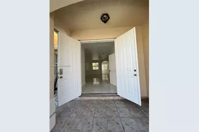 4847 NW 108th Ct, Doral, FL 33178 - Photo 2