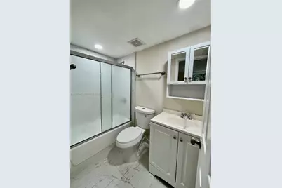 5625 W 20th Ave #215, Hialeah, FL 33012 - Photo 12