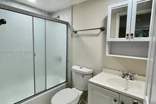 5625 W 20th Ave, Hialeah, FL 33012 - Photo 12