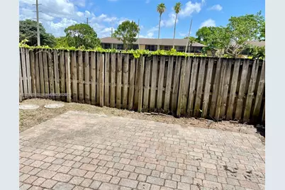 1015 NE 208th St, Miami, FL 33179 - Photo 22