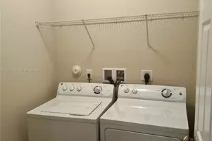 1015 NE 208th St, Miami, FL 33179 - Photo 10