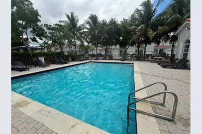 1015 NE 208th St, Miami, FL 33179 - Photo 28