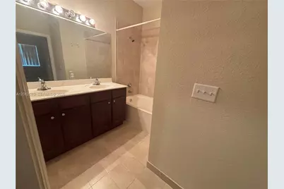 1015 NE 208th St, Miami, FL 33179 - Photo 14