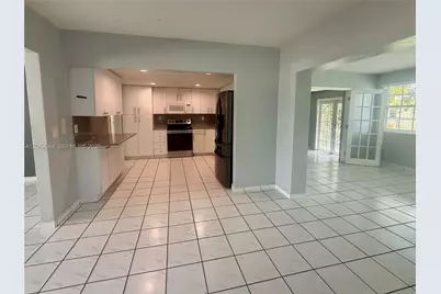 7710 NW 5th St, Pembroke Pines, FL 33024 - Photo 8