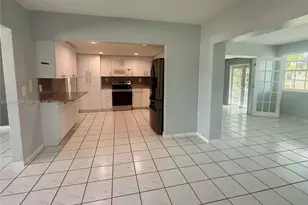 7710 NW 5th St, Pembroke Pines, FL 33024 - Photo 8