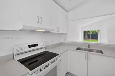 792 SW 9th St, Florida City, FL 33034 - Photo 14