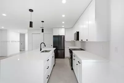 6421 SW 59th Ave, South Miami, FL 33143 - Photo 14