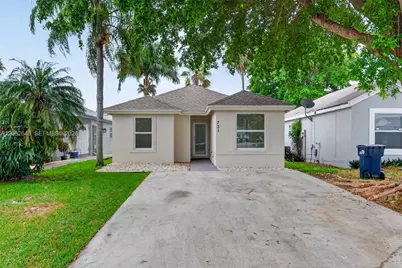 731 SW 10th St, Florida City, FL 33034 - Photo 1
