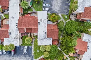 291 W Park Dr, Miami, FL 33172 - Photo 36