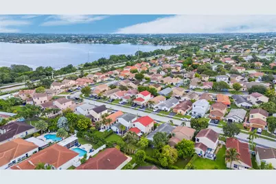 18451 NW 22nd St, Pembroke Pines, FL 33029 - Photo 36