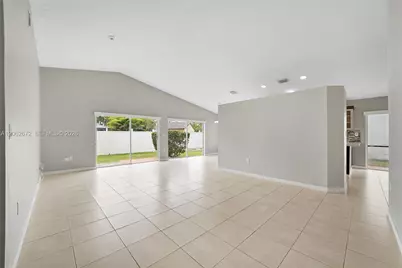 18946 NW 10th St, Pembroke Pines, FL 33029 - Photo 6