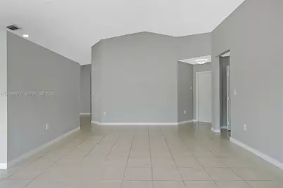 18946 NW 10th St, Pembroke Pines, FL 33029 - Photo 4