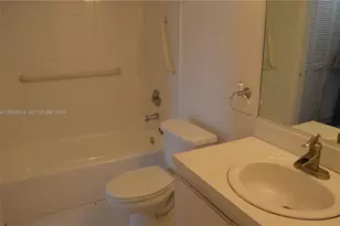 9320 Fontainebleau Blvd, Miami, FL 33172 - Photo 14