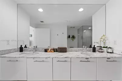 500 Brickell Ave #1405, Miami, FL 33131 - Photo 26