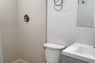 35 NE 13th St, Fort Lauderdale, FL 33304 - Photo 10