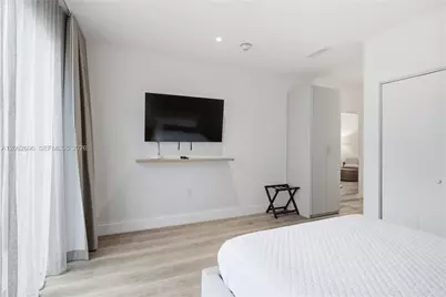 229 SW 9th St #405, Miami, FL 33130 - Photo 4