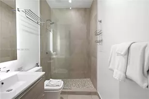 229 SW 9th St, Miami, FL 33130 - Photo 8
