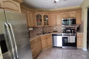 6301 N Fall Circle Dr, Lauderhill, FL 33319 - Photo 6