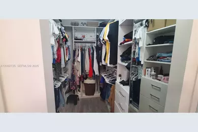 6005 NW 170th Ter, Hialeah, FL 33015 - Photo 14