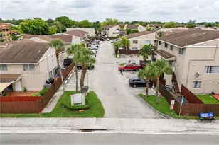 15680 SW 82nd Cir Ln, Miami, FL 33193 - Photo 2