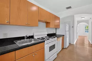 1027 Euclid Ave, Miami Beach, FL 33139 - Photo 2