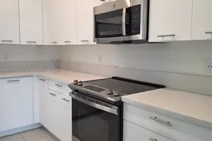 8167 NW 41st St, Doral, FL 33166 - Photo 6