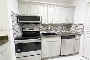 20681 NE 4th Pl, Miami, FL 33179 - Photo 10