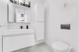 522 NE 195th St, Miami, FL 33179 - Photo 14