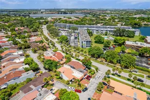 522 NE 195th St, Miami, FL 33179 - Photo 32