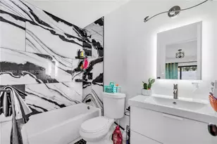 522 NE 195th St, Miami, FL 33179 - Photo 22