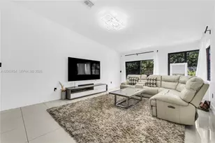 522 NE 195th St, Miami, FL 33179 - Photo 10