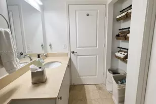 170 SE 14th St, Miami, FL 33131 - Photo 14