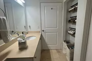 170 SE 14th St, Miami, FL 33131 - Photo 16