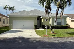 2435 SE 7th Pl, Homestead, FL 33033 - Photo 2