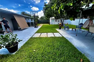 19302 NW 47th Pl, Miami Gardens, FL 33055 - Photo 10