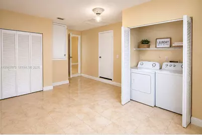 7927 NW 50th St, Lauderhill, FL 33351 - Photo 14