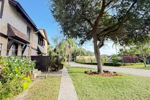 2041 Bayberry Dr, Pembroke Pines, FL 33024 - Photo 36