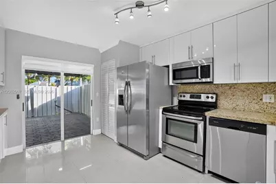 7085 NW 173rd Dr #403, Hialeah, FL 33015 - Photo 10