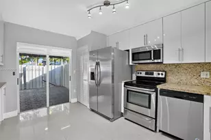 7085 NW 173rd Dr, Hialeah, FL 33015 - Photo 10
