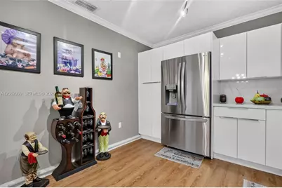 910 W 37th St, Hialeah, FL 33012 - Photo 14