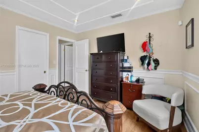 910 W 37th St, Hialeah, FL 33012 - Photo 28