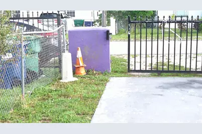 2531 NW 88th St, Miami, FL 33147 - Photo 16