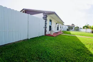 14515 SW 105th Ct, Miami, FL 33176 - Photo 2