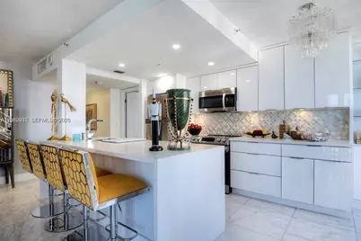 2555 Collins Ave #1400, Miami Beach, FL 33140 - Photo 8