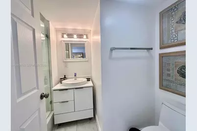 2555 Collins Ave #1400, Miami Beach, FL 33140 - Photo 12